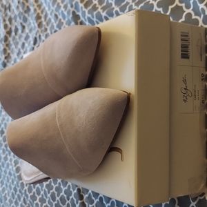 42 Gold Castle, 8.5 US, Color: Fog